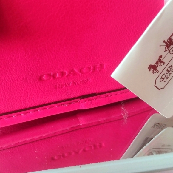 COACH Hot Pink 💕 🩷 Mini Crossbody Leather 🛍️ NWT - Picture 6 of 7